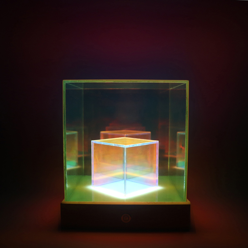 USB充電可能なカラフルな3Dホログラフィックアクリルランプと木材ベース