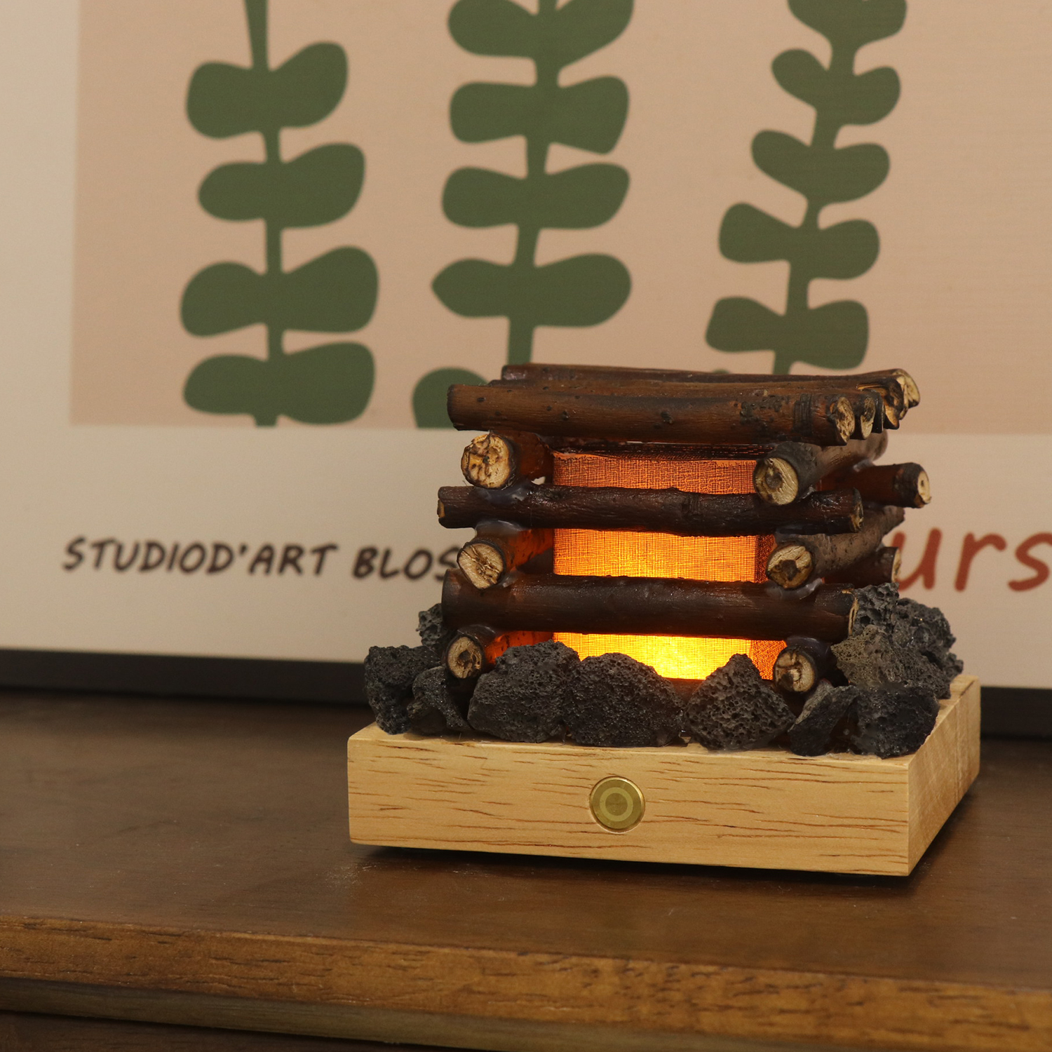 燃える音のある本物の木の枝の手作りムードランプ