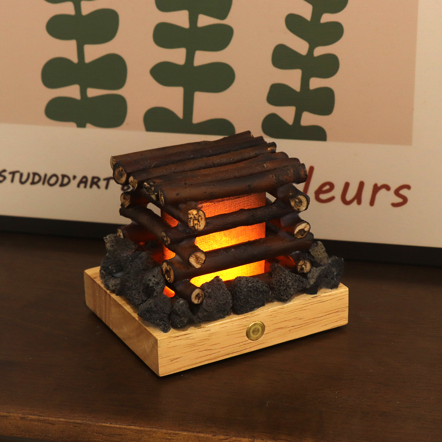 燃える音のある本物の木の枝の手作りムードランプ